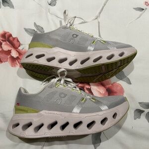 ON Cloud Eclipse Runners Size 7.5